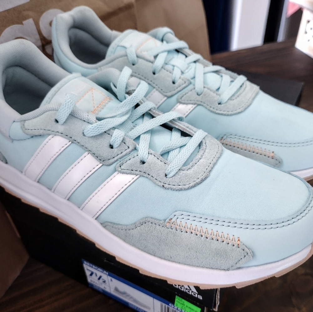 Like New Adidas Retrorun Sneakers Size 7.5